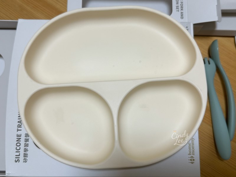 [育兒] 媽咪學苑【赫媽咪寶寶矽膠餐具組+水杯+剪刀+恐龍組